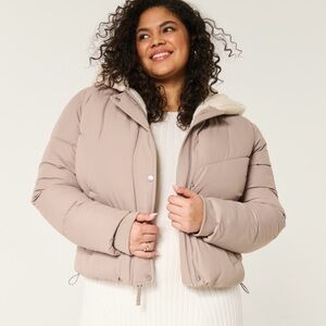 New Hollister puffer jacket small size color beige